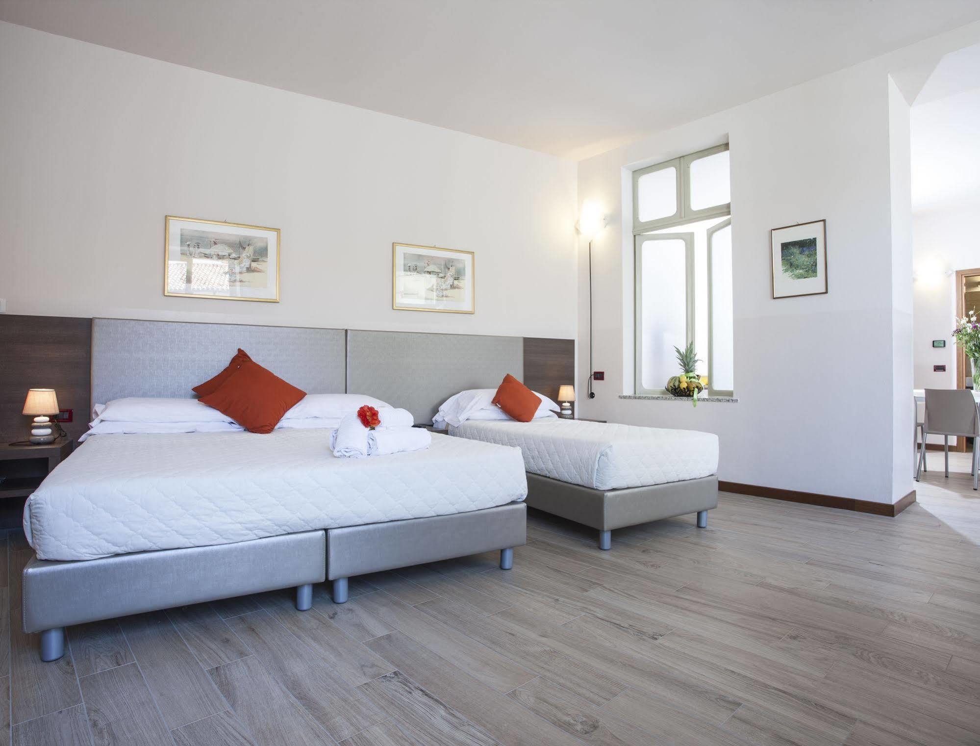 Residence Caffe Savona Алба Екстериор снимка