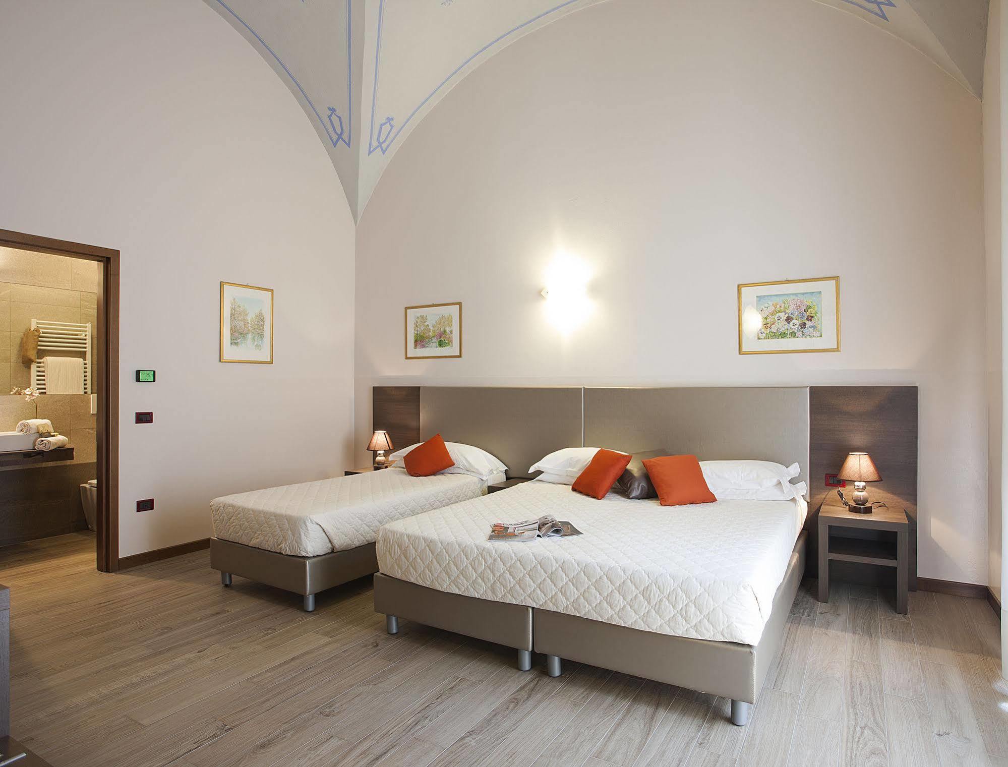 Residence Caffe Savona Алба Екстериор снимка