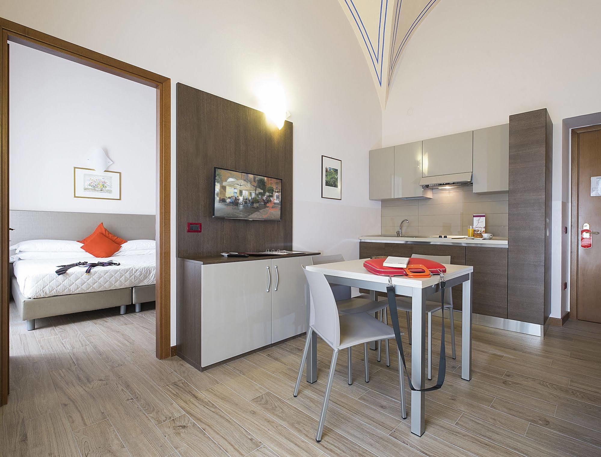 Residence Caffe Savona Алба Екстериор снимка