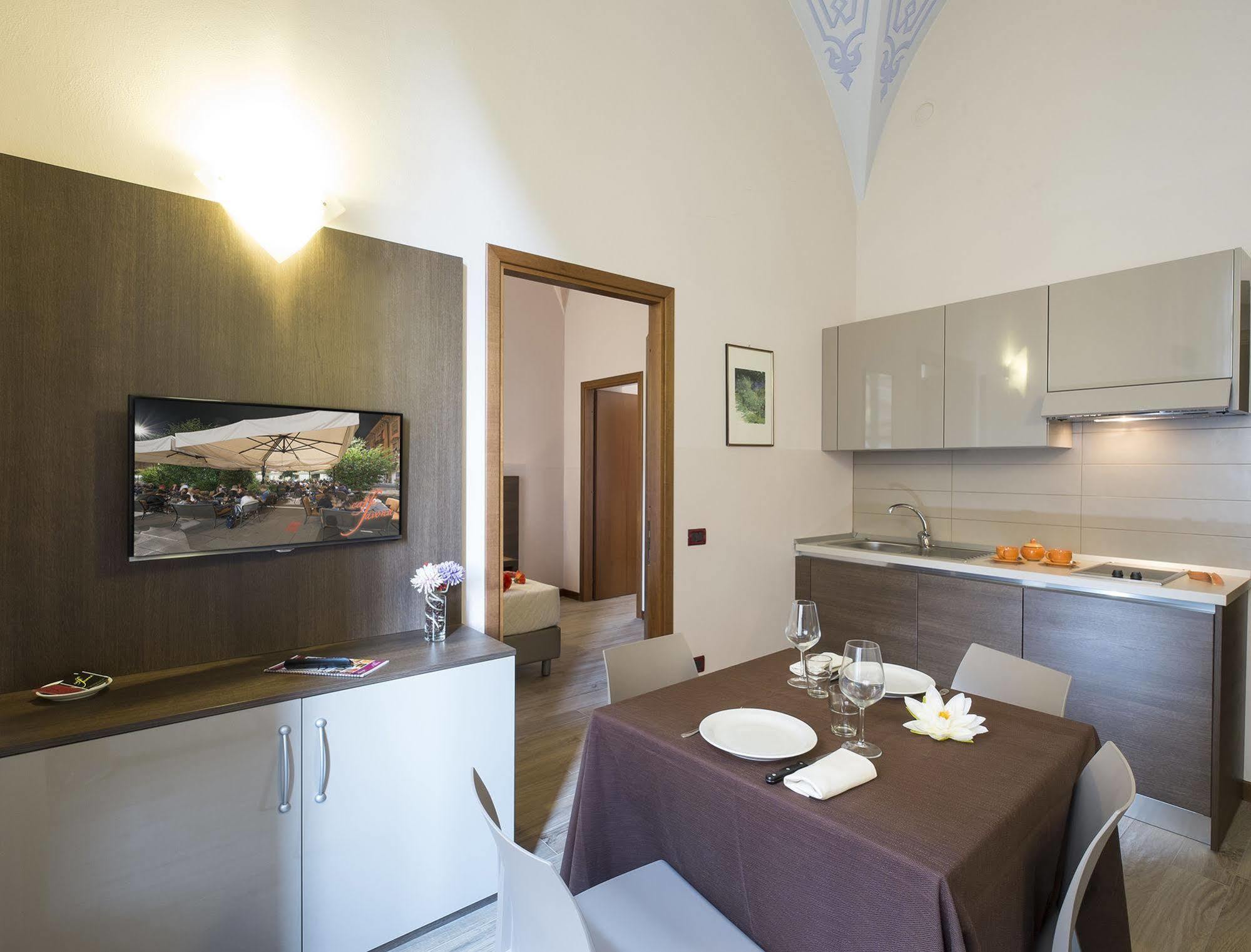 Residence Caffe Savona Алба Екстериор снимка
