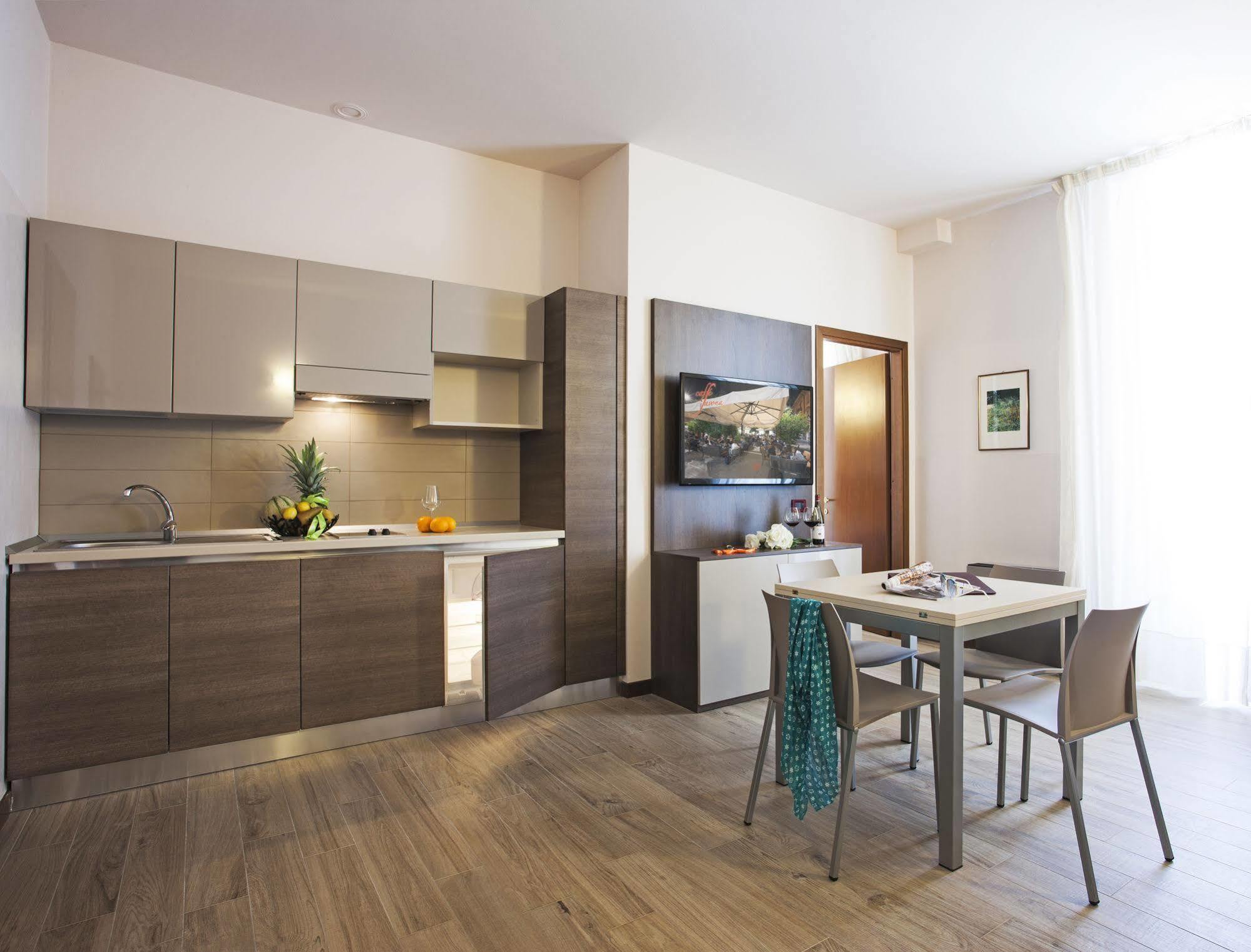 Residence Caffe Savona Алба Екстериор снимка