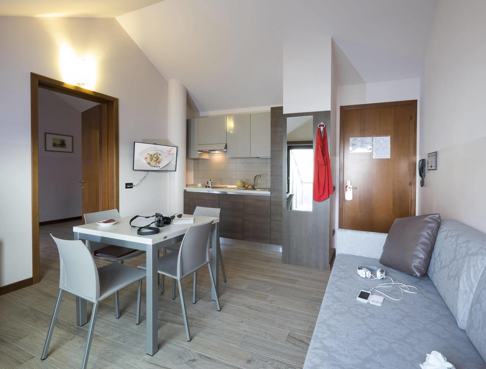Residence Caffe Savona Алба Екстериор снимка