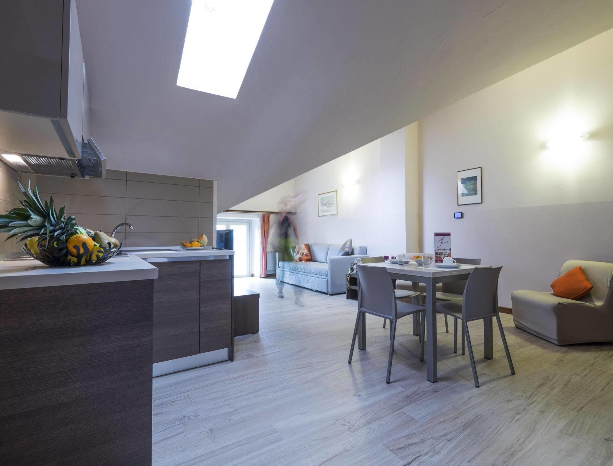 Residence Caffe Savona Алба Екстериор снимка