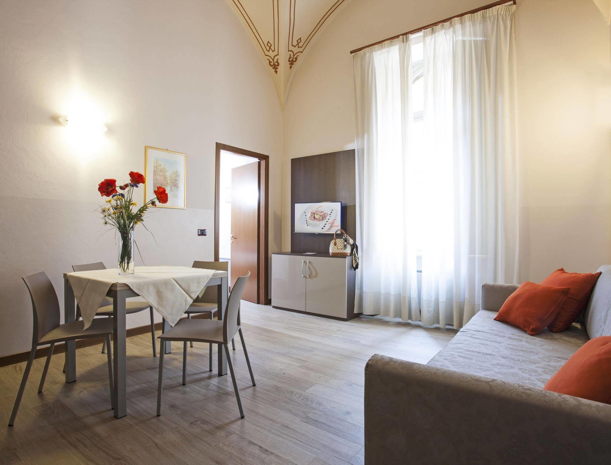 Residence Caffe Savona Алба Екстериор снимка