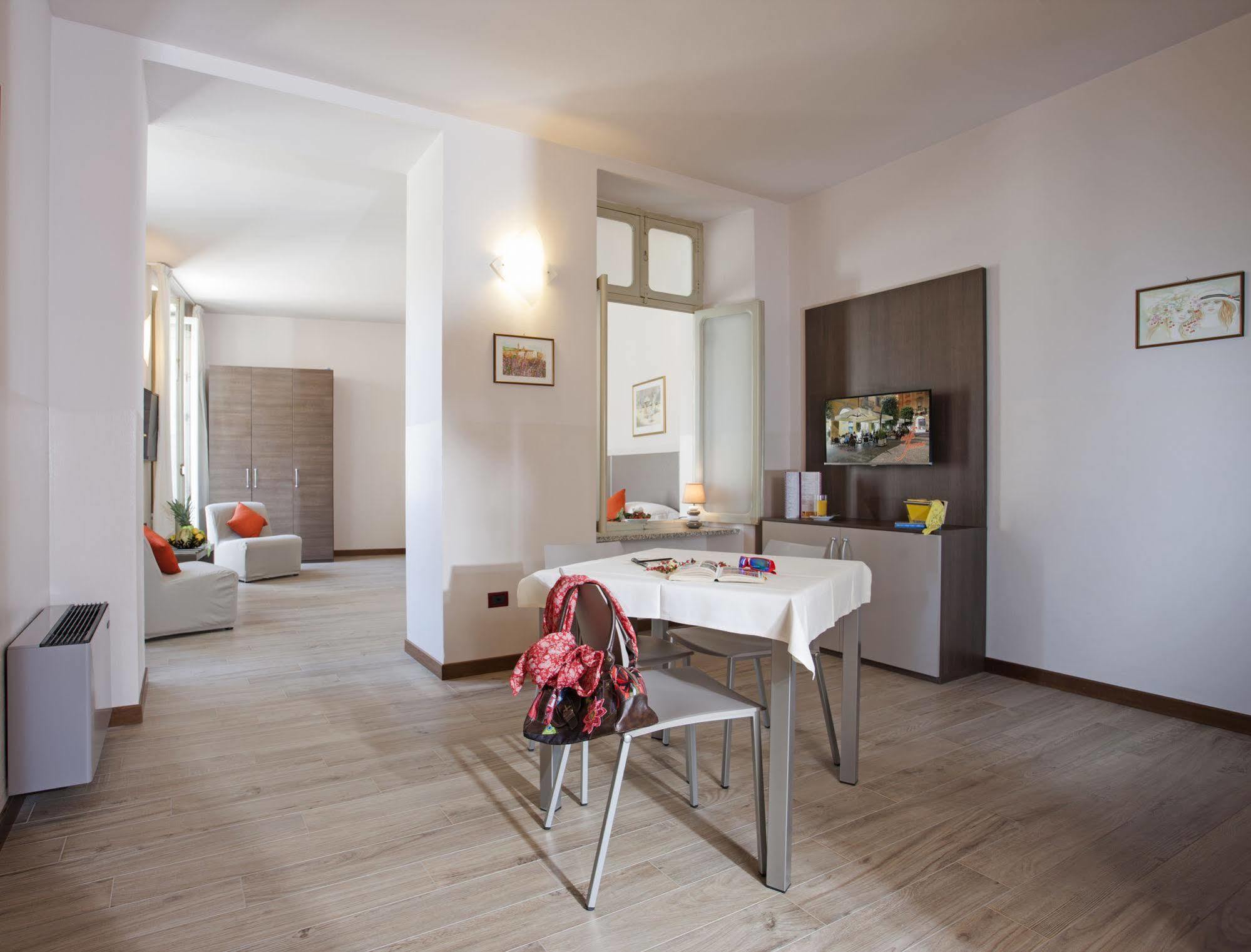 Residence Caffe Savona Алба Екстериор снимка