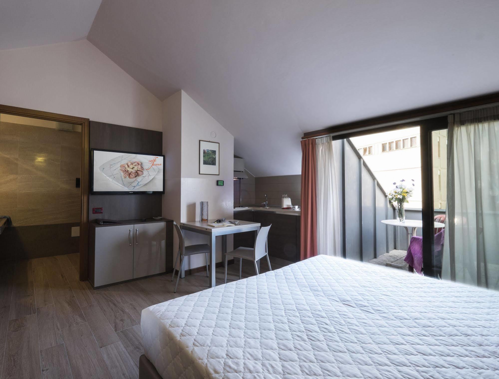 Residence Caffe Savona Алба Екстериор снимка