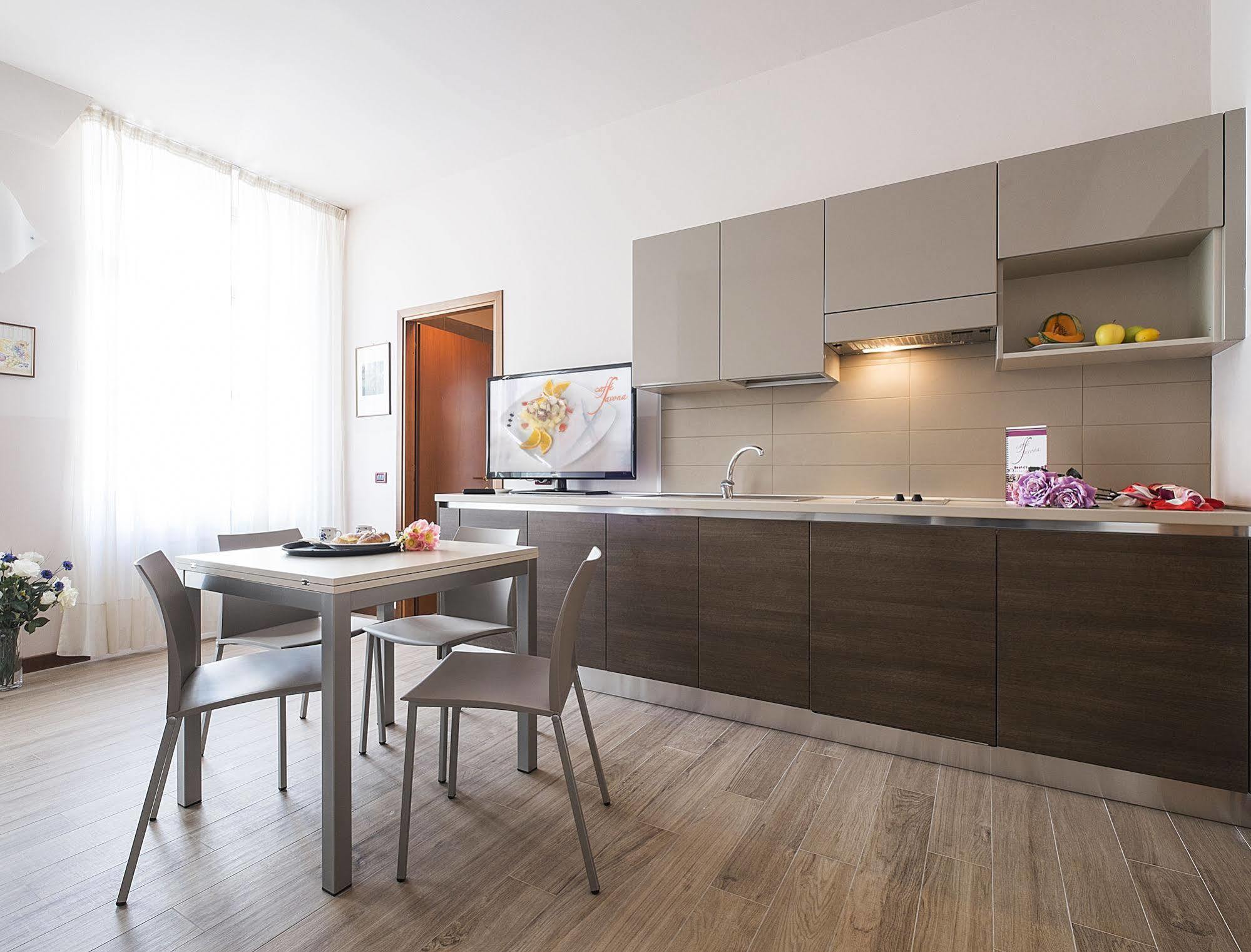 Residence Caffe Savona Алба Екстериор снимка