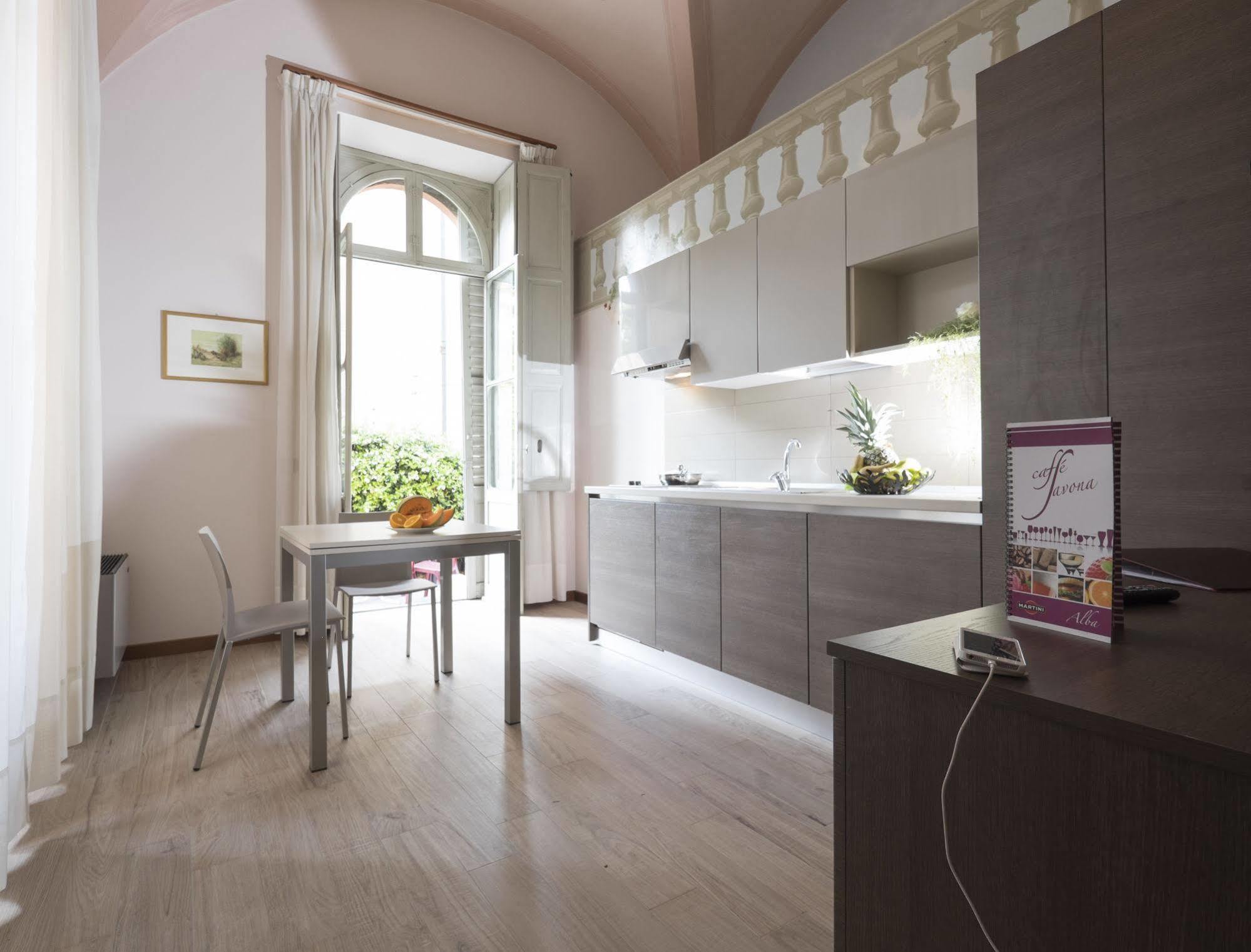 Residence Caffe Savona Алба Екстериор снимка