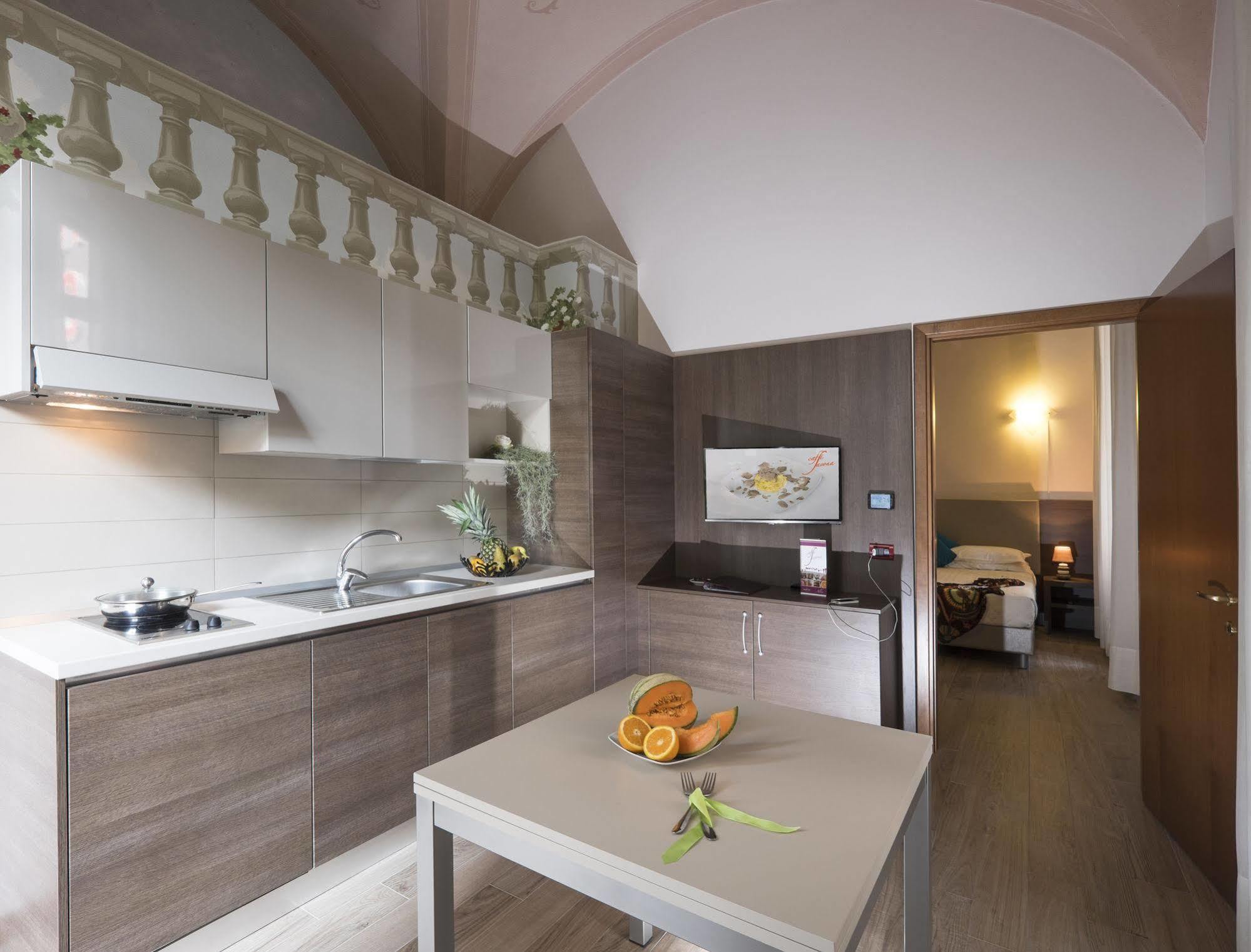 Residence Caffe Savona Алба Екстериор снимка