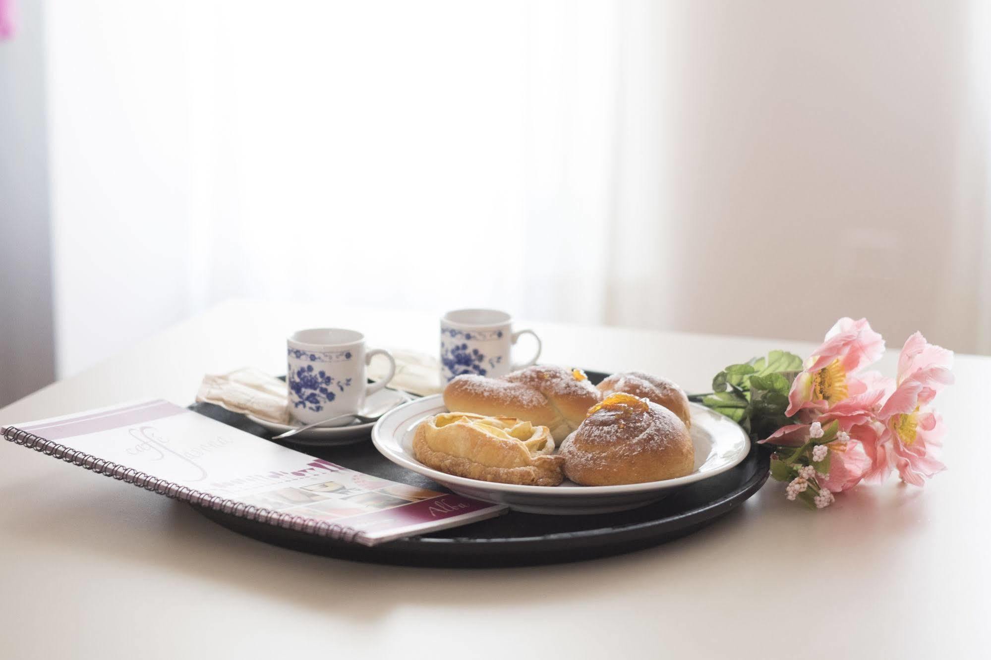 Residence Caffe Savona Алба Екстериор снимка