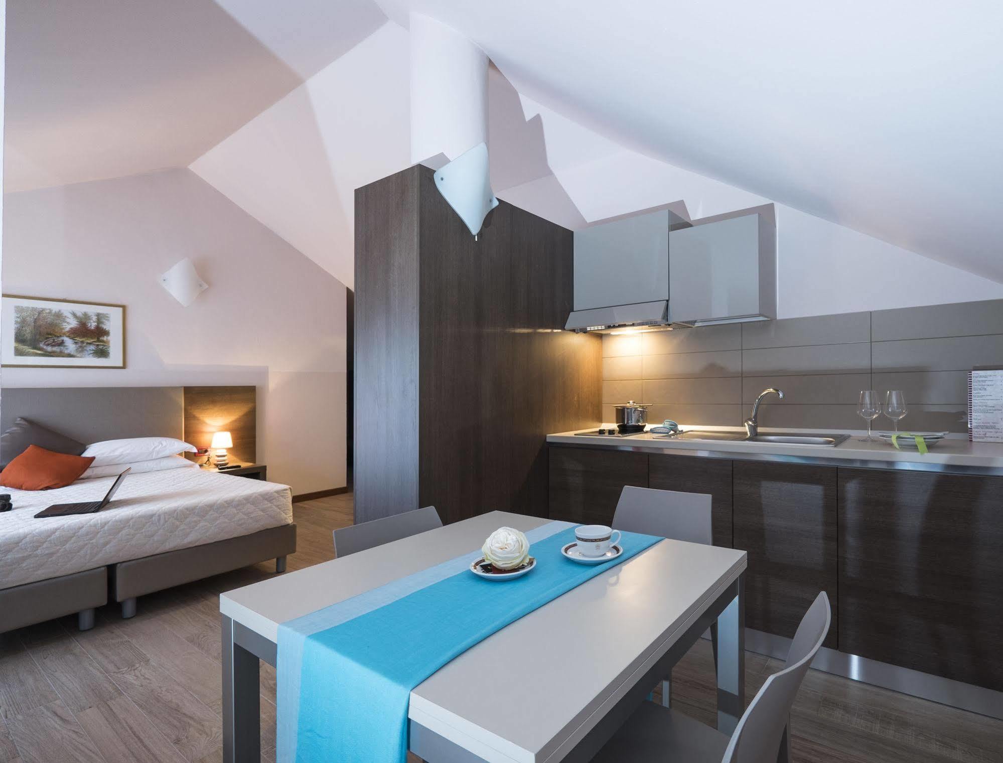 Residence Caffe Savona Алба Екстериор снимка