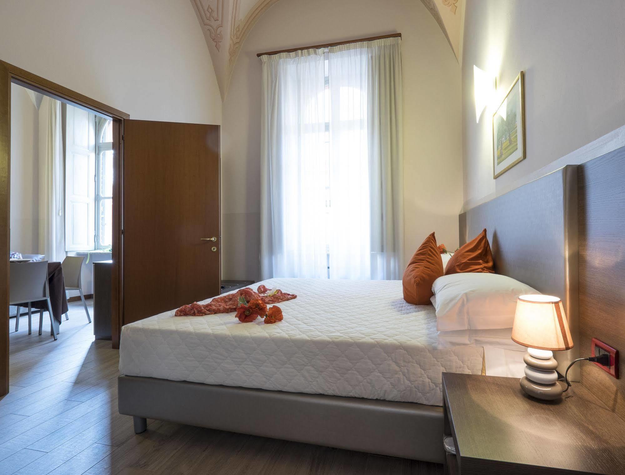 Residence Caffe Savona Алба Екстериор снимка
